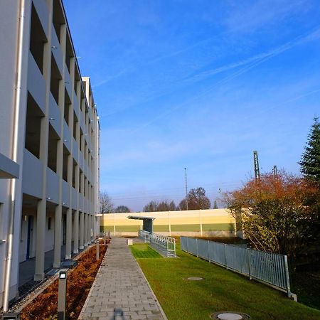 Design Apartment Nr 2 Mit Terrasse Und Parkplatz Straubing Exterior photo